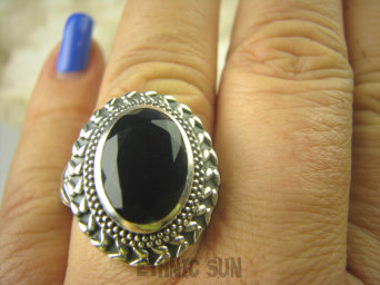 bpee3538 Śliczny Elegancki Pierścień szlifowany czarny ONYKS zdobiona obrączka r.22 Srebro 925 #