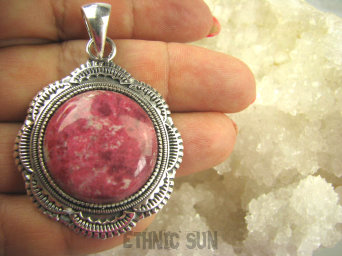 bwe2855 OGROMNA RZADKOŚĆ Unikat Orientalny Wisior Niezwykły kamień różowy THULIT (Rosaline) Marokańskie Wzornictwo Srebro 925 # 