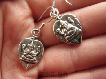 ake1023 GANESZ Amulet Śliczne delikatne Kolczyki Całe ze Srebra SREBRO Ganesh 