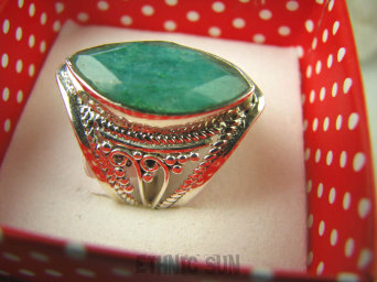 bpee3529 Ażurowy delikatny Pierścień Zielony Szmaragd Indyjski Szmaragdy r.15 Srebro 925