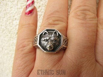 bpe8859 CELTYCKI SYGNET MĘSKI LUB DAMSKI Cały ze srebra 925 Pierścień Pierścionek Wilk - symbol dzikości i lojalności DUŻY ROZMIAR  r.26  CELTYCKIE WZORY Srebro 925 #
