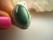 bpe3066 Biżuteria Egzotyczna !!! MALACHIT W ORIENTALNEJ OPRAWIE -  Pierścień MALACHIT - pobudza kreatywność r.18 Srebro 925 # - 5