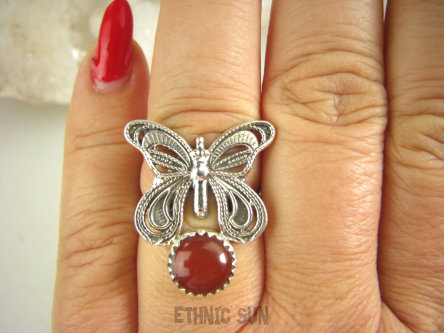 bpe9033 CUDO  FILIGRAN ! Ażurowy MOTYL - Symbol Miłości Szczęścia i Radości Pierścień, Pierścionek Czerwony Onyks r.18 Srebro 925