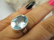 bpee4705 BŁĘKITNE CUDEŃKO  !!! Lśniący Klejnot Klasyczny Pierścień Pierścionek laboratoryjny BLUE TOPAZ - kamień młodości r.18 Srebro 925 # - 6