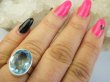 bpee4705 BŁĘKITNE CUDEŃKO  !!! Lśniący Klejnot Klasyczny Pierścień Pierścionek laboratoryjny BLUE TOPAZ - kamień młodości r.18 Srebro 925 # - 9