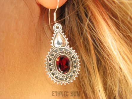 bkee1057 Kunsztowne Uwodzicielki Długie LEKKIE Kolczyki z bordowymi granatami Granaty - kamienie namiętności Srebro 925