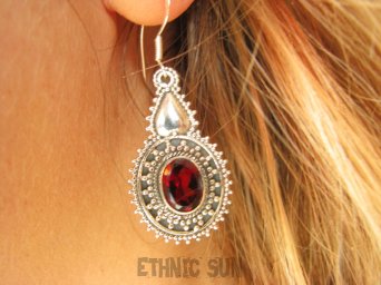 bkee1057 Kunsztowne Uwodzicielki Długie LEKKIE Kolczyki z bordowymi granatami Granaty - kamienie namiętności Srebro 925