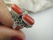 bpe9644 Rzadkość Magnetyzujący Talizman przyciąga Szczęscie i Sukces!!!! Egzotyczny Pierścień Pierścionek Wysadzany naturalnymi Koralami r.19/ r.20 Koral Srebro 925 # - 9