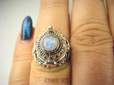 bpe8991 Bogato Zdobiony Delikatny Sekretnik UNIKAT !!! Otwierany Pierścień Pierścionek na zdjęcia lub marzenia Kamień Księżycowy r.14 Srebro 925