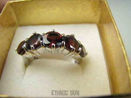 bpee4477 Piękny elegancki Pierścionek Pierścień obrączka Bordowo-czerwone Granaty - kamienie namiętności r.16 Granat SREBRO 925