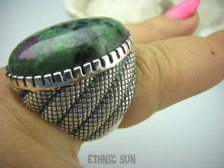 bpe5997 Cudo Boski OLBRZYM OKAZ 23 g !!! WIELKI Pierścień Zielony ZOISYT z Rubinem Rubin r.21 szeroka obrączka Srebro 925 #