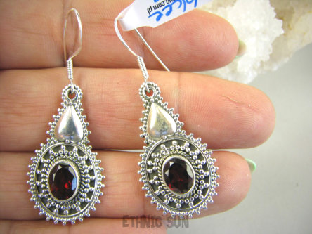 bkee1063 Kunsztowne Uwodzicielki Długie LEKKIE Kolczyki z bordowymi granatami Granaty - kamienie namiętności Srebro 925