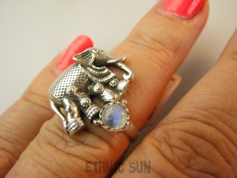 bpe9121 Przepiękny Unikatowy Delikatny Pierścień Pierścionek SŁOŃ na szczęście Kamień Księżycowy r.13 Srebro 925 #
