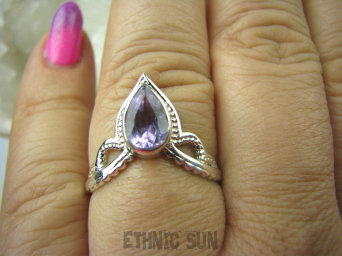 bpee2999 Delikatny śliczny Pięknie Zdobiony Pierścień szlifowany Ametyst - kamień mądrości r.19/r.20 Srebro 925