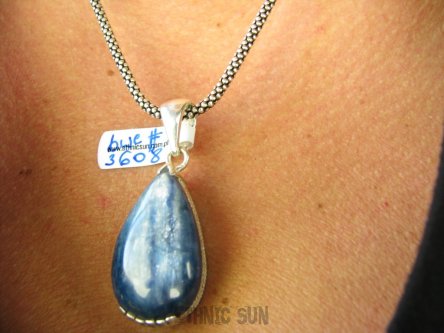 bwe3608 RZADKOŚĆ Intrygujący Piękny Wisior Niebiesko - Srebrny, Iskrzący Kamień Kianit (KYANIT) w pięknie zdobionej oprawie Srebro 925 #