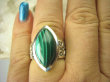 bpe6543 CUDOWNA MARKIZA - POSZUKIWANY OKAZ JUBILERSKI Pierścień naturalny Malachit - pobudza kreatywność r.17 zdobiona cudna obrączka Srebro 925 # - 2