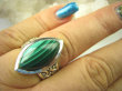 bpe6543 CUDOWNA MARKIZA - POSZUKIWANY OKAZ JUBILERSKI Pierścień naturalny Malachit - pobudza kreatywność r.17 zdobiona cudna obrączka Srebro 925 # - 5