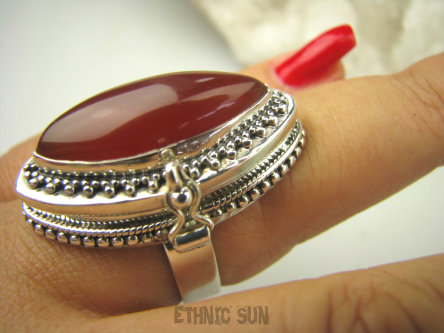 bpe8123 Piękny Duży Sekretnik Pierścień na Zdjęcia lub Marzenia Czerwony Onyks - kamień chroniący związki i małżeństwa r.18/ r.19 Srebro 925 #