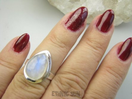 bpe9434 Delikatny Pierścień Pierścionek z niebieskim kamieniem księżycowym KAMIEŃ KSIĘŻYCOWY r.13/ r.14 lśniące Srebro 925