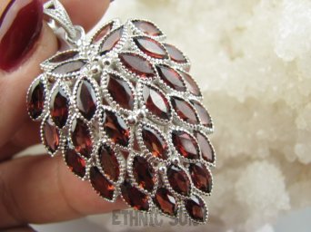 bwee2347 LUKSUSOWO PIĘKNY BAŚNIOWY KLEJNOT !!! Kunsztowny Duży 20/21 gramów Płomienny Liść Wisior z Granatami NATURALNE Granaty Srebro Rodowane 925 #