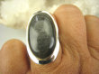 bpe8201 MAGICZNY OKAZ mieniący się z  srebrną poświatą Cudowny Pierścień OBSYDIAN CZARNY - CHRONI przed zawiścią, „złym spojrzeniem” i przed pechem r.17/ r.18 Srebro 925 # - 5