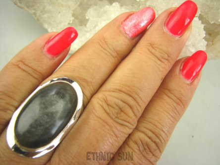 bpe8201 MAGICZNY OKAZ mieniący się z  srebrną poświatą Cudowny Pierścień OBSYDIAN CZARNY - CHRONI przed zawiścią, „złym spojrzeniem” i przed pechem r.17/ r.18 Srebro 925 #