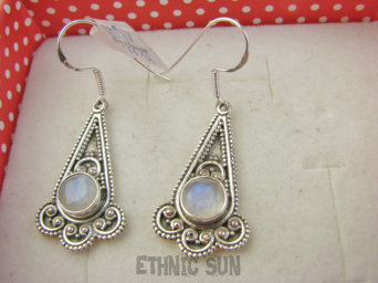 bkee1079 Biżuteria Orientalna - PRZEPIĘKNE Długie i LEKKIE Kolczyki z kamieniem Księżycowym Kamień Księżycowy Srebro 925