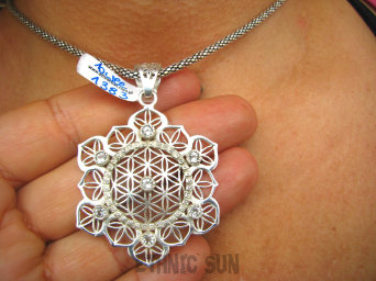 bwee1383 KWIAT ŻYCIA - SILNY AMULET OCHRONNY !!!! Ażurowy Kwiat ORIENTALNY Wisior Kryształ Górski - odpromiennik (rak, tarczyca i reumatyzm) SREBRO 925