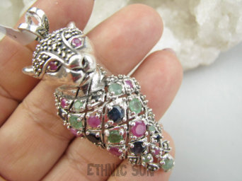 bwee2349 Piękna DZIKA PANTERA wysadzana szafirami ,rubinami i szmaragdami  !!! LUKSUSOWY DUŻY 17/18g !! DŁUGI Ażurowy Wisior Zawieszka birmańskie Szmaragdy Szafiry Rubiny MARKAZYTY Srebro 925 #