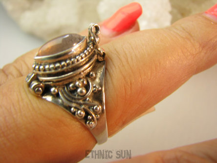 bpe6583 Pięknie Zdobiony Delikatny Sekretnik Otwierany Pierścień na zdjęcia lub marzenia Kwarc Różowy r.16/ r.17 Srebro 925