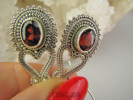 bkee1058 Piękne Długie LEKKIE Ażurowe Kolczyki z granatami Szlachetne Granaty Srebro 925