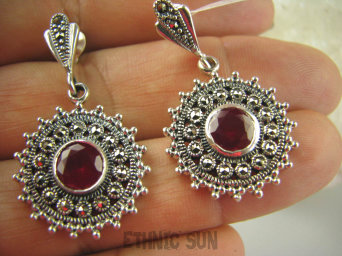 bkee911 LUKSUSOWE Kolczyki na SZTYFT LŚNIĄCE Markazyty, Rubin Indyjski RUBINY SREBRO 925 Tajlandia 