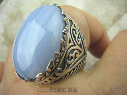 bpe5737 KRÓLEWSKA KORONA !!! BŁEKITNO-FIOLETOWY OKAZ 24 gramy !!! Pierścień  KORONKOWY AGAT BLUE LACE STRES , CHOROBY OCZU I USZU r.23/ r.24 DUŻY ROZMIAR   Srebro 925 #