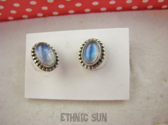 bke973 Delikatne Księżycowe Kolczyki na Sztyft z kamieniem Księżycowym Kamień Księżycowy Srebro 925