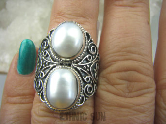 bpee3194 LŚNIĄCY ŚNIEŻNOBIAŁY Piękny Pierścień PERŁY PERŁA hodowlana  r.11 Mały Rozmiar szeroka obrączka Srebro 925 #