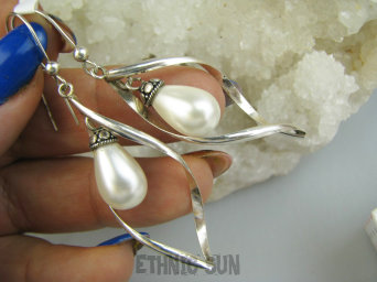 bkee1192 DŁUGIE 6,5cm LEKKIE Lśniące Zakręcone Sopelki Kolczyki z Parłami Sea Shell Perła Perły SREBRO 925