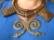 bn1630 TAURESKI NASZYJNIK PLEMIENNY wykonany w Mali przynoszący SZCZĘSCIE I OCHRONĘ Amulet Naszyjnik z grubej skóry z metalową zawieszką Brass Dwa Węże DZIKA AFRYKA !!!! - 3