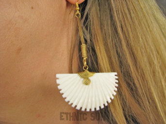 bke1287 Dzika Afryka - FANTASTYCZNE ! Duże długie 9 cm Lekkie Wachlarze Przepiękne Egzotyczne Kolczyki Muszla Mosiądz Brass