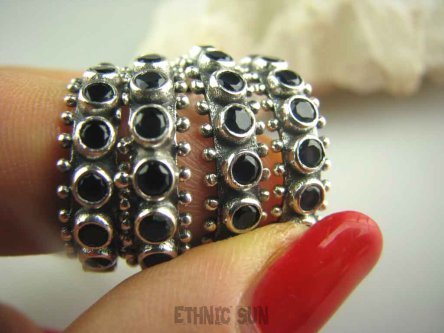 bpee2529 Biżuteria Egzotyczna !!! Śliczna i Wygodna Obrączka Pierścień szlifowany rzadki kamień granatowy Indygolit - wzmacnia miłość r.11/r.12 Srebro 925