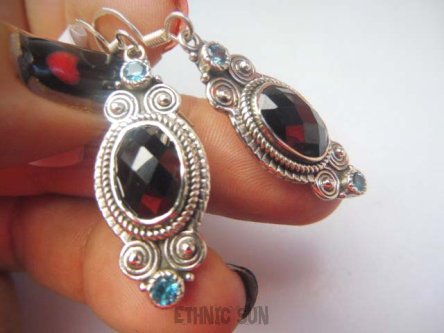 bkee535 kUNSZTOWNE Piękne eleganckie Długie KOLCZYKI czarny Onyks Kwarc Błękitny Srebro 925