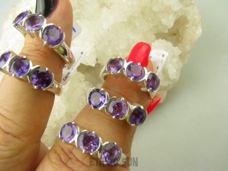 bpee3970 Piękny Lśniący Pierścień Pierścionek Obrączka z ametystami Ametyst - kamień mądrości r.21 SREBRO 925 #