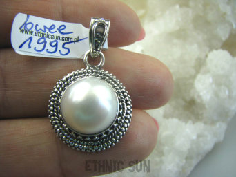 bwee1995 PRZEPIĘKNY Delikatny Wisior Biały Perła PERŁY zdobione wzorami orientalnymi Srebro 925