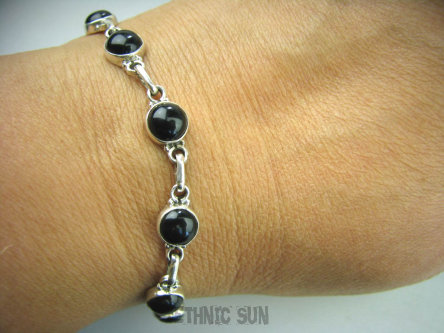 bb2715 Czarna Piękność ! Elegancka Delikatna Bransoleta z onyksami 7 sztuk Czarny ONYKS - kamień zadaniowy Srebro 925 #