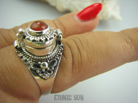 bpe5124 Pięknie Zdobiony Delikatny Sekretnik UNIKAT !!! Otwierany Pierścień na zdjęcia lub marzenia Czerwony Onyks r.15 Srebro 925 #