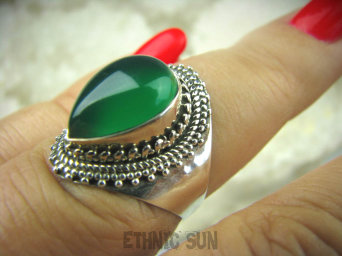 bpe5977 BIŻUTERIA EGZOTYCZNA !!! Przepiękny Delikatny Pierścień Zielony ONYKS - regeneruje SERCE, EGZEMY, PAMIĘĆ r.15 Srebro 925