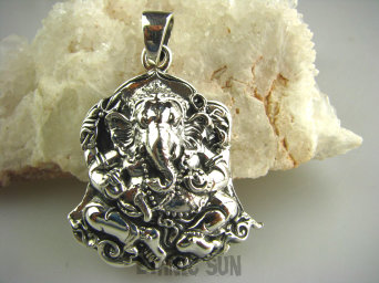 bwe1921 Duży 5,2cm  szeroki 4cm AŻ 26/27 gramów BAŚNIOWY Święty AMULET  GANESZ Ganesh - Bóg Obfitości, Powodzenia, Opiekun Dzieci Kunsztowny WYPUKŁY Wisior cały ze Srebra SREBRO 925 #