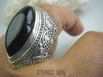 bpe4916 CZARODZIEJSKI OKAZ 21 gramów !!! DUŻY PIERŚCIEŃ ONYKS - SERCE, EGZEMY,PAMIĘĆ r.22/r.23 pięknie zdobione Srebro 925 #