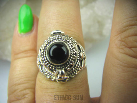 bpe6085 Pięknie Zdobiony Delikatny Sekretnik UNIKAT !!! Otwierany Pierścień na zdjęcia lub marzenia Czarny Onyks r.16 Srebro 925