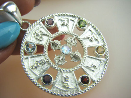 bwee1851 Biżuteria Orientalna !!!  Cudowna Duża MANDALA  Amulet Święta Mantra Ochronna OM MANI PADME HUM oraz Krzyż Dorje - Niezniszczalność, CZAKRY Ametyst, Oliwin, Cytryn, Granat, Indygolit, Blue Topaz, Kamień Księżycowy Srebro 925 #