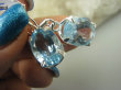 bkee945 Ekskluzywna  Biżuteria  - Błękitny topaz duże okazy kamieni RZADKOŚĆ  PRZEPIĘKNE  Kolczyki z RZADKIM kamieniem młodości  BLUE TOPAZ Srebro 925 - 8